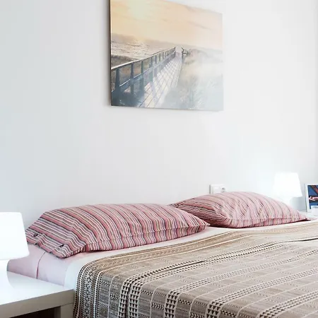 New With Big Terrace 10 Min Walk To Supermarkets *