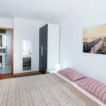 Apartment New With Big Terrace 10 Min Walk To Supermarkets
